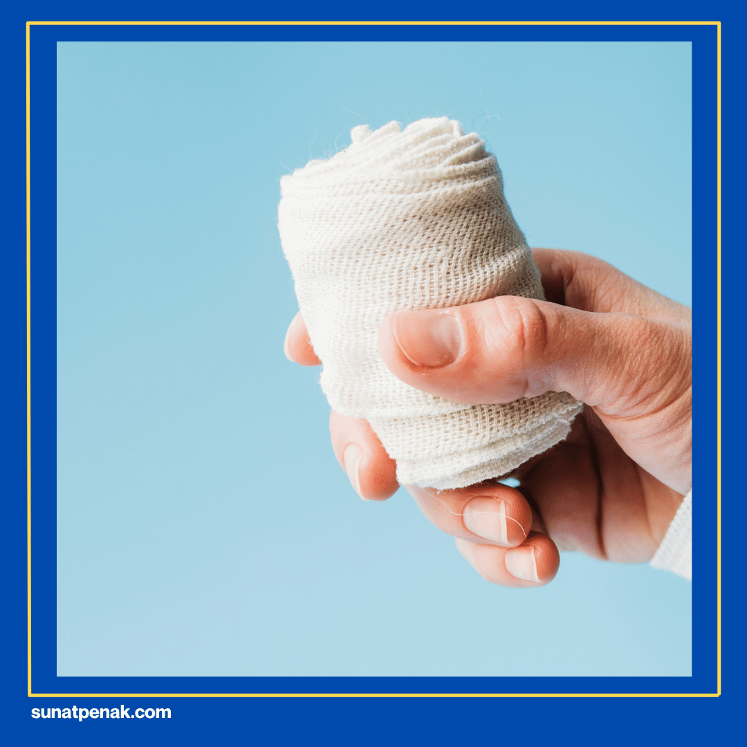 Melepaskan Perban yang Tepat dan Terkontrol